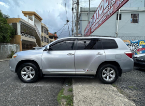 Toyota Highlander LE