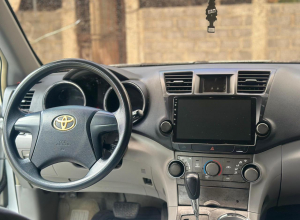 Toyota Highlander LE