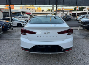 Hyundai Elantra Basico