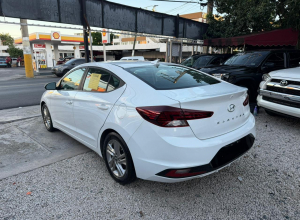 Hyundai Elantra Basico