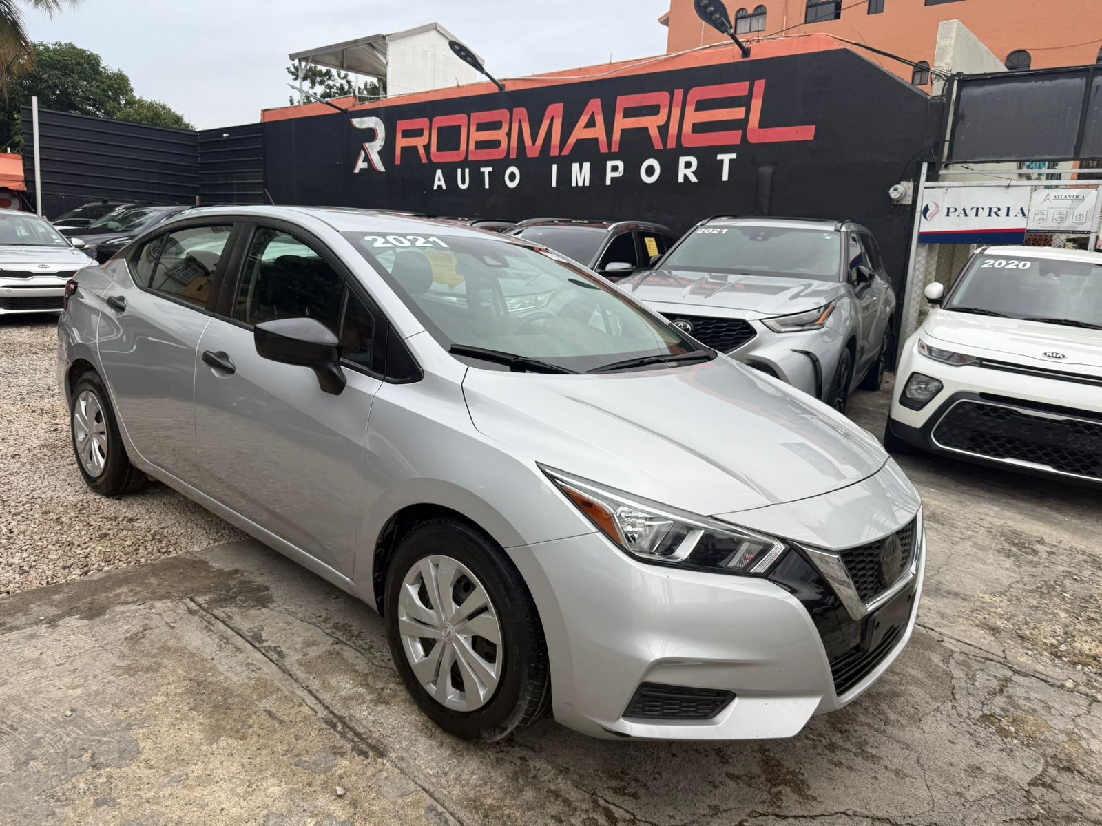 Nissan Versa S Plus