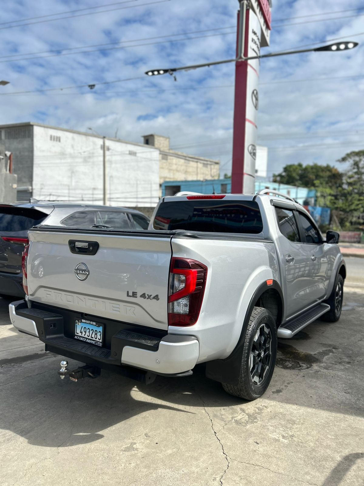 Nissan Frontier LE