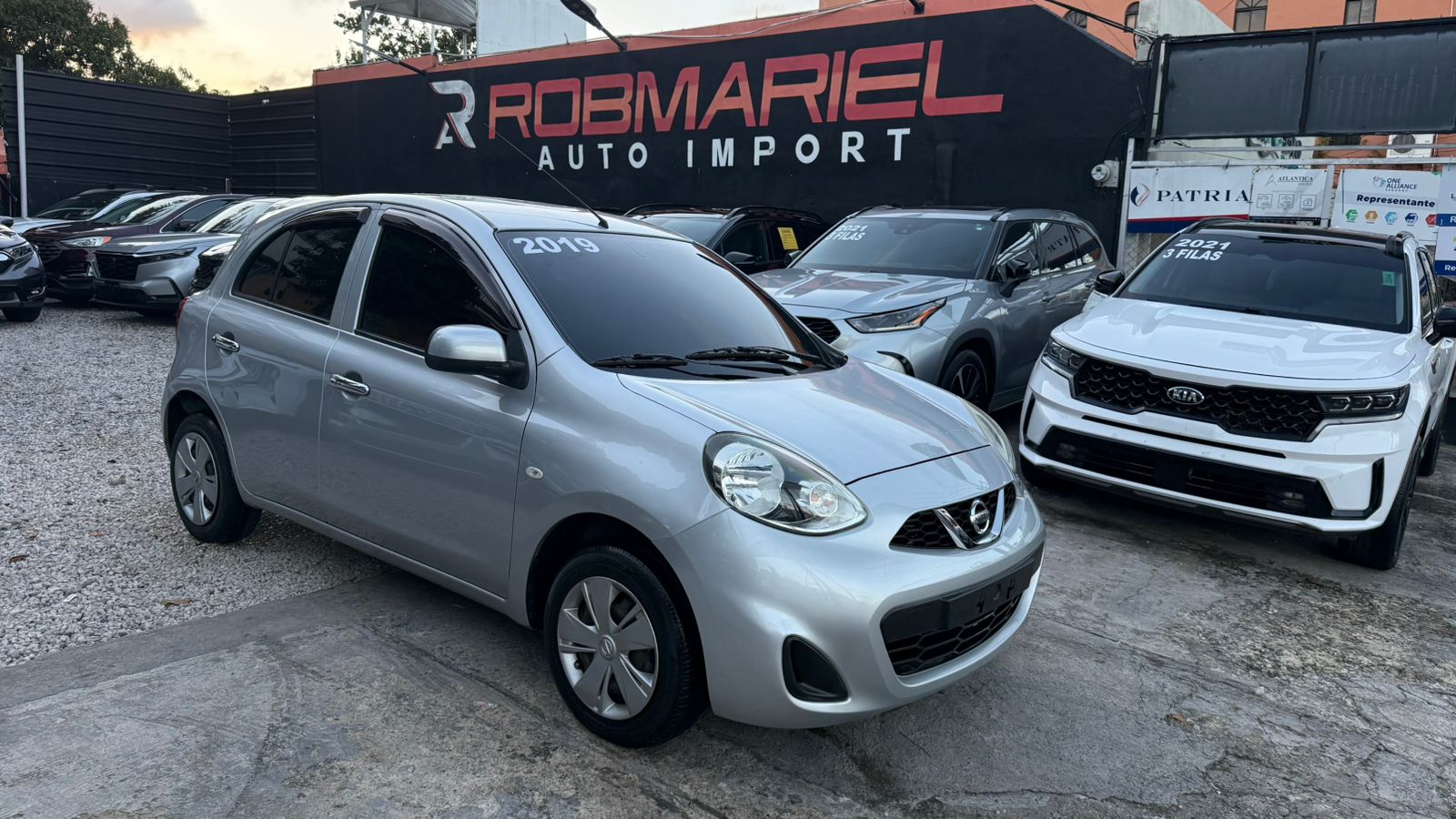 Nissan March Básico