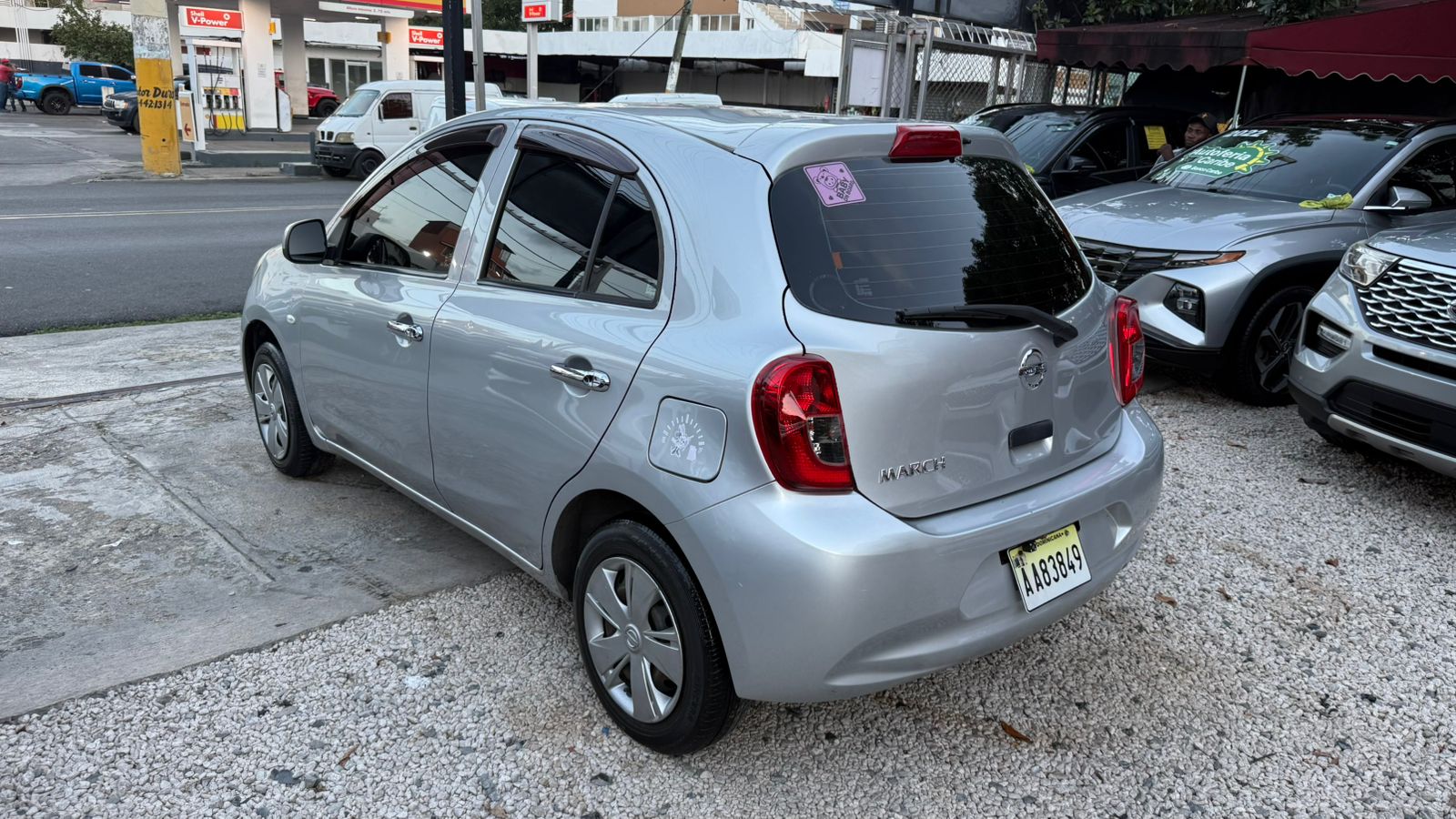 Nissan March Básico