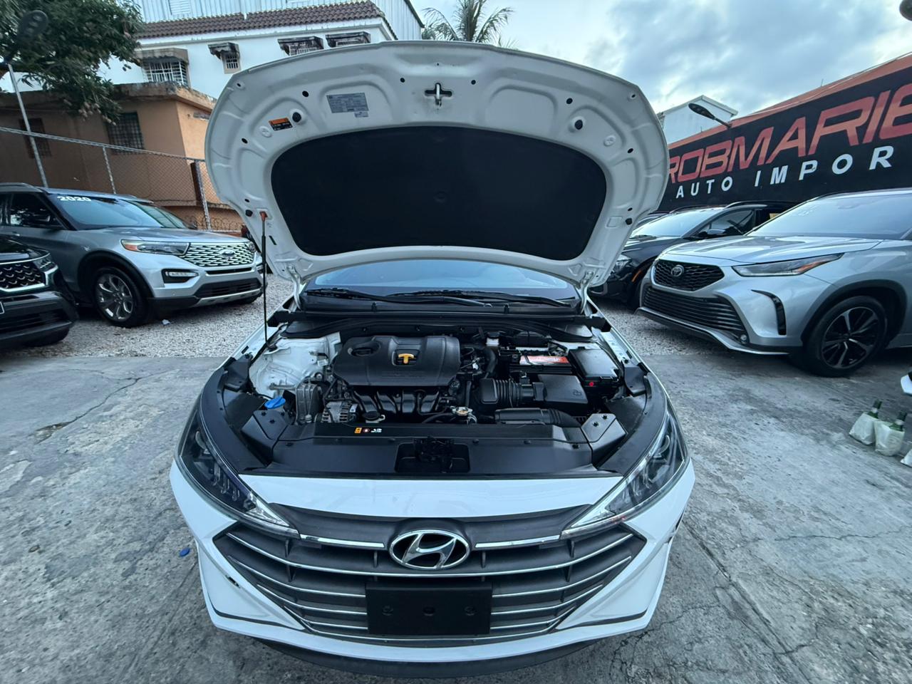 Hyundai Elantra Basico