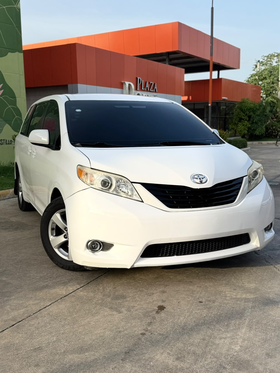 Toyota Sienna LE
