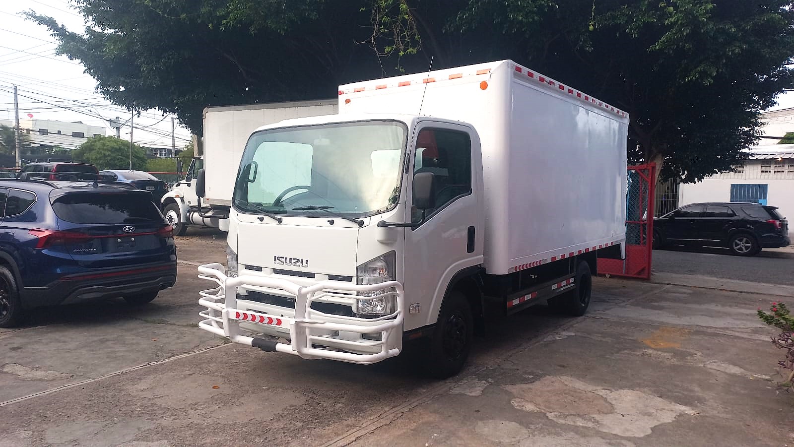 Isuzu NPR Furgon