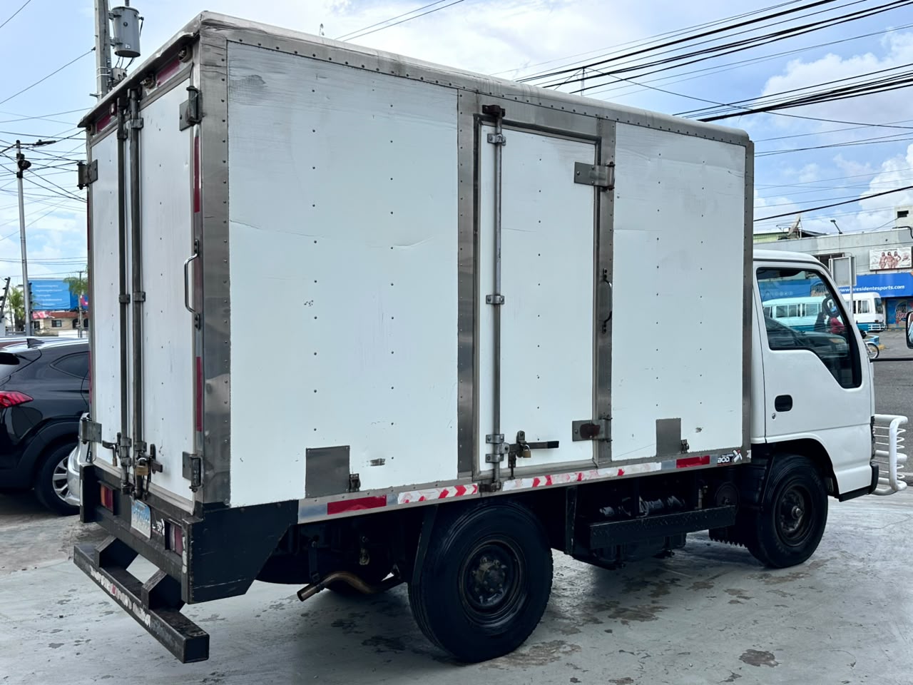 Isuzu Camion Furgon