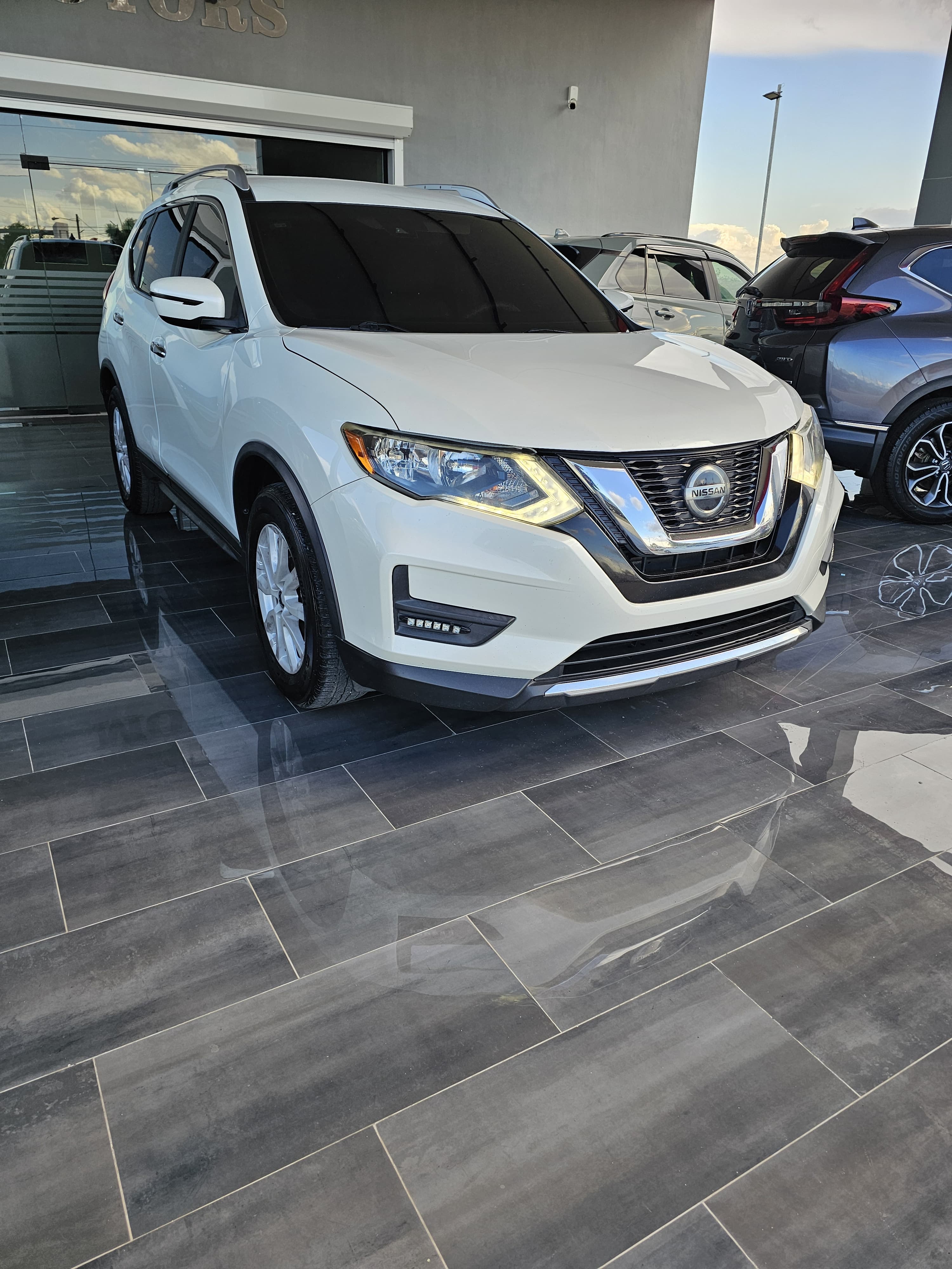 Nissan Rogue Básico